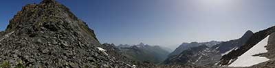 On the way to the summit of the Fluela Schwarzhorn (3.200 m), Albula Alps, Switzerland