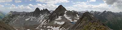 coming back from the summit of the Fluela Schwarzhorn (3.200 m), Albula Alps, Switzerland